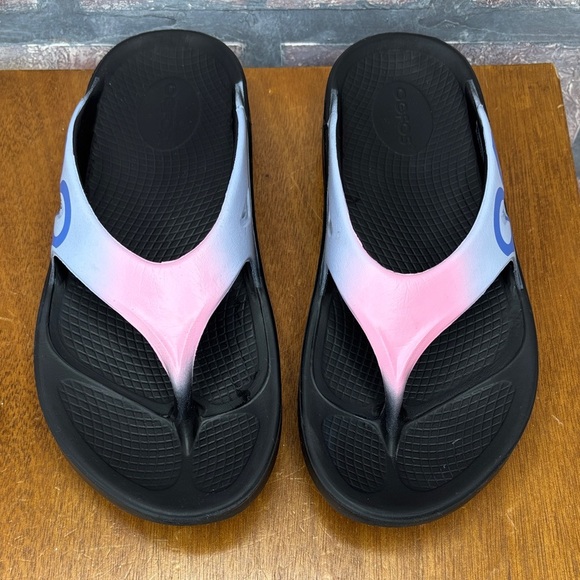 OOFOS Black and Pink Thong Sandals - Picture 1 of 9